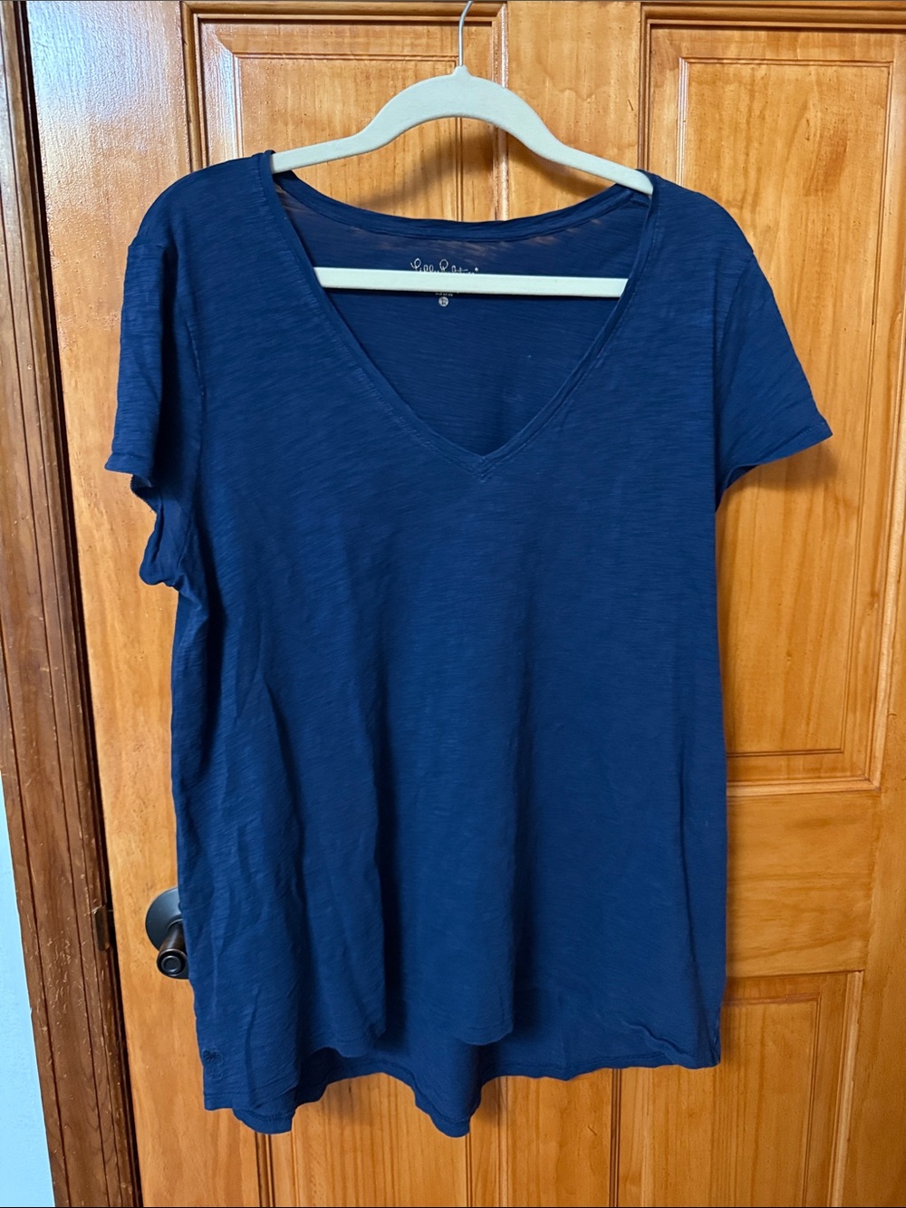 Lilly Pulitzer Women’s V-Neck Tee - Navy Large